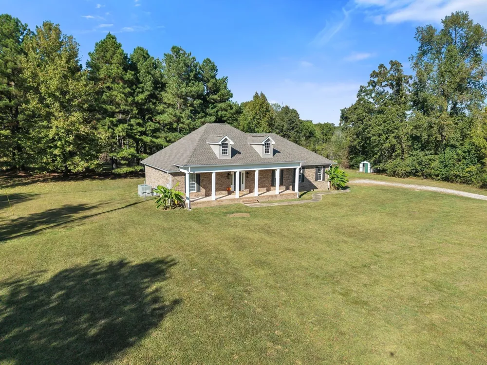 2044 Old Blacktop Road Mc Ewen, TN 37101
