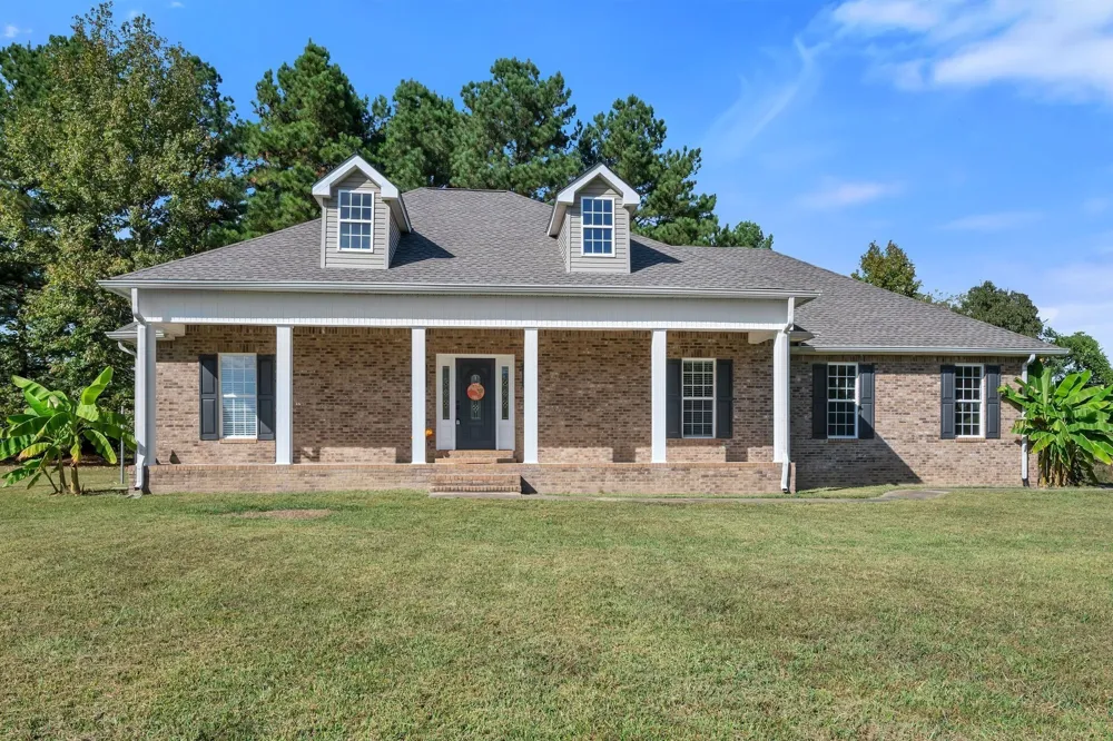 2044 Old Blacktop Road Mc Ewen, TN 37101
