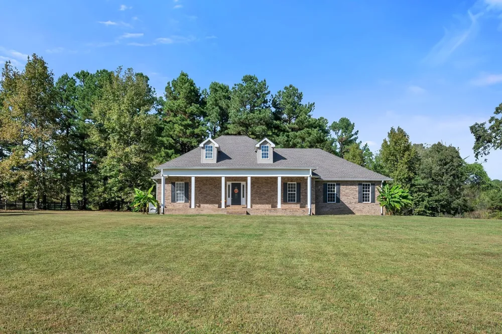 2044 Old Blacktop Road Mc Ewen, TN 37101