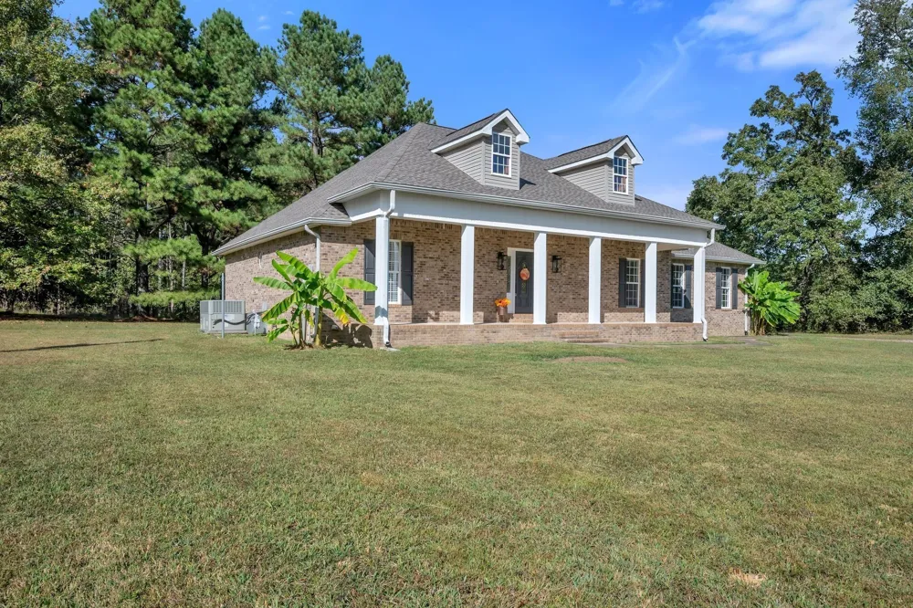 2044 Old Blacktop Road Mc Ewen, TN 37101