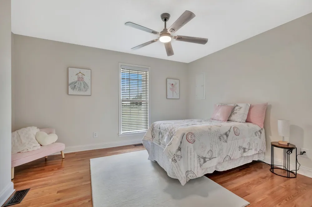 2044 Old Blacktop Road Mc Ewen, TN 37101
