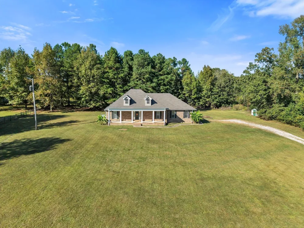 2044 Old Blacktop Road Mc Ewen, TN 37101