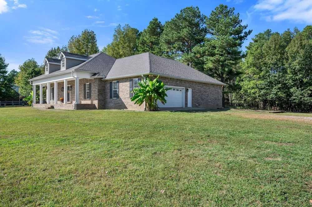 2044 Old Blacktop Road Mc Ewen, TN 37101