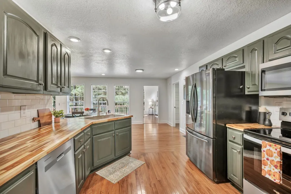 2044 Old Blacktop Road Mc Ewen, TN 37101