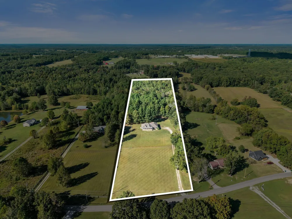 2044 Old Blacktop Road Mc Ewen, TN 37101