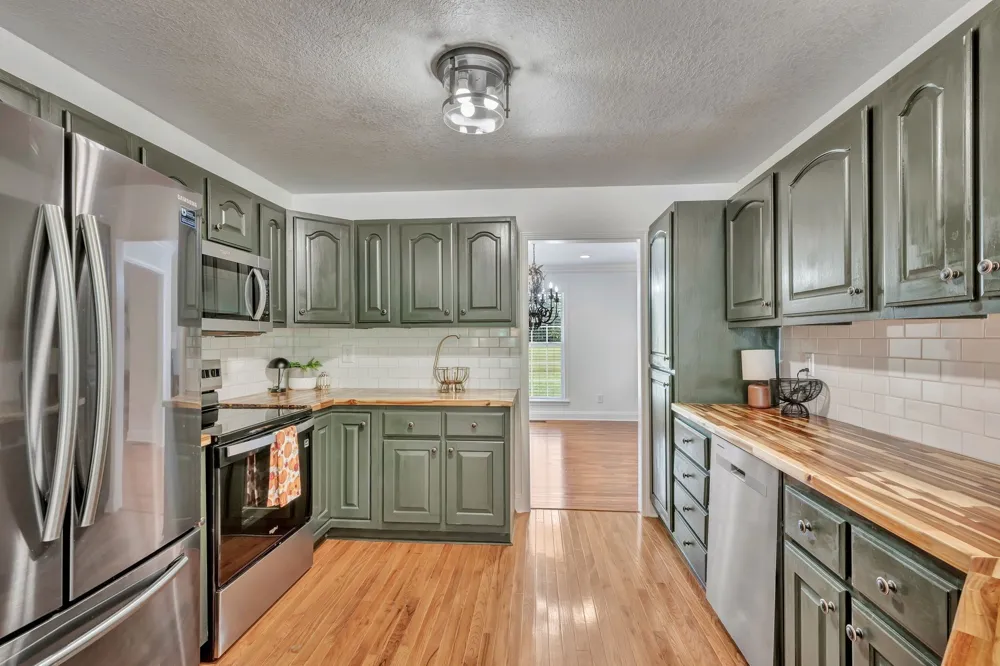 2044 Old Blacktop Road Mc Ewen, TN 37101