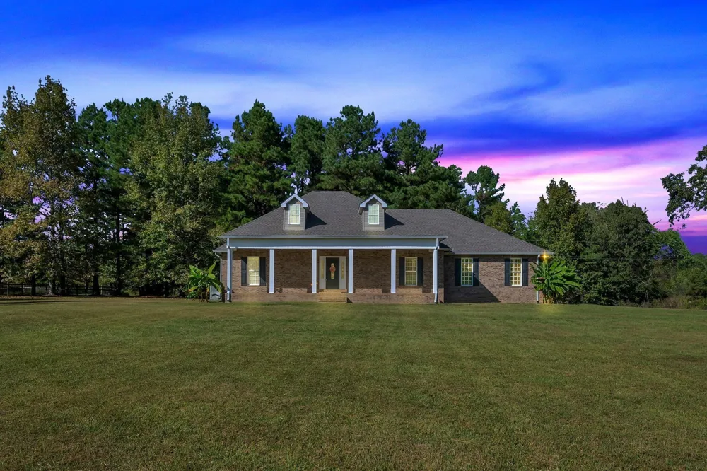 2044 Old Blacktop Road Mc Ewen, TN 37101