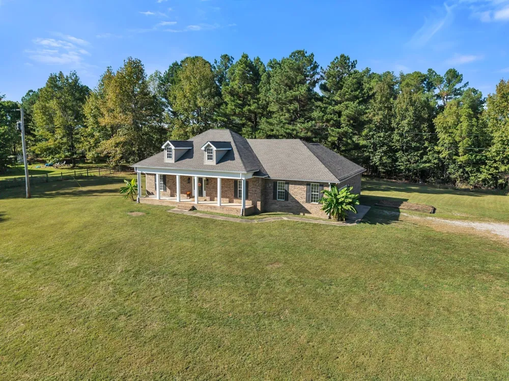 2044 Old Blacktop Road Mc Ewen, TN 37101