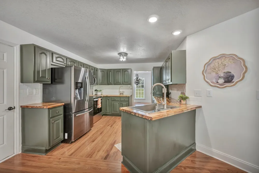 2044 Old Blacktop Road Mc Ewen, TN 37101