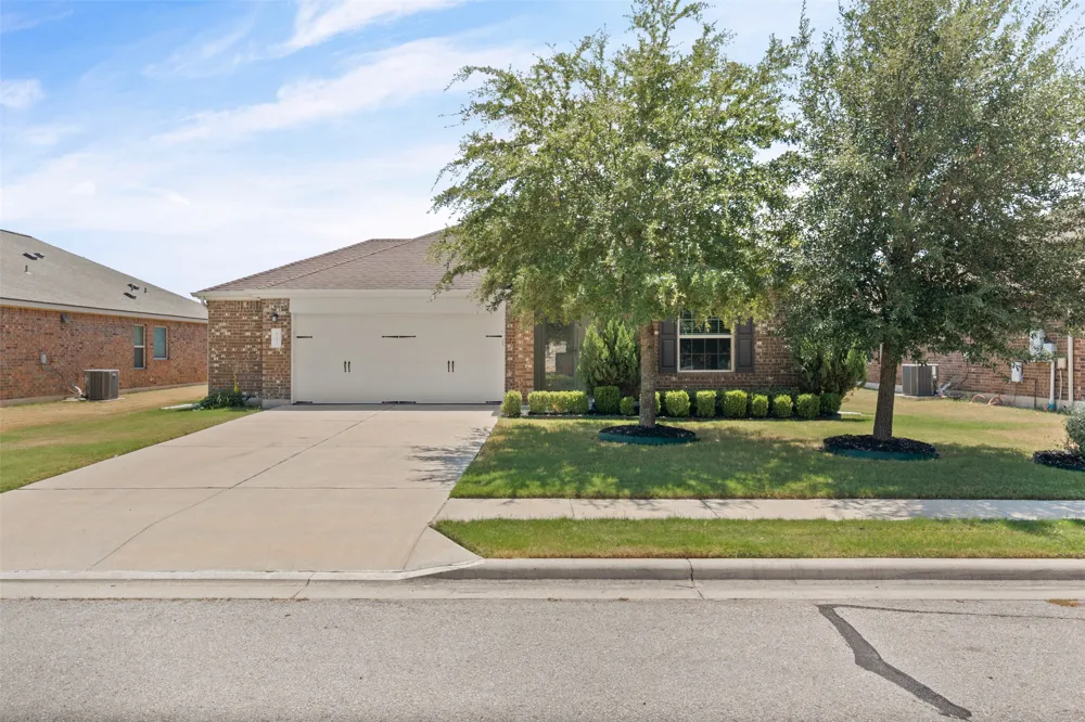 912 Wolcott Drive Leander, TX 78641