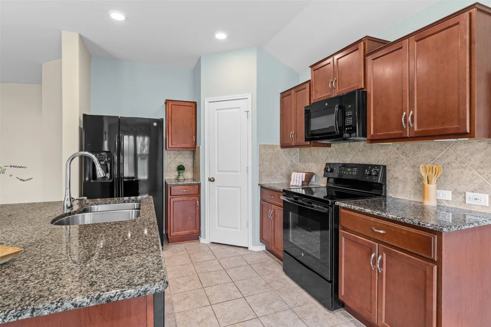 912 Wolcott Drive Leander, TX 78641