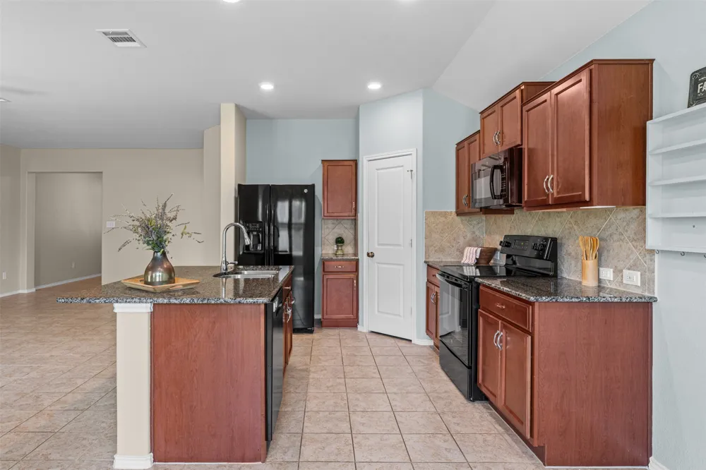 912 Wolcott Drive Leander, TX 78641
