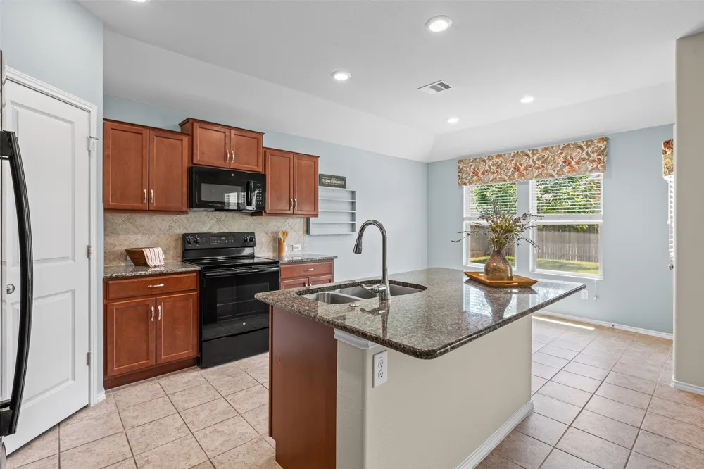 912 Wolcott Drive Leander, TX 78641