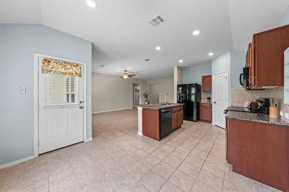 912 Wolcott Drive Leander, TX 78641