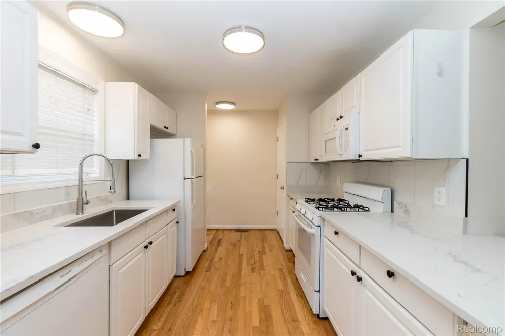 2723 Grayson Street Ferndale City, MI 48220