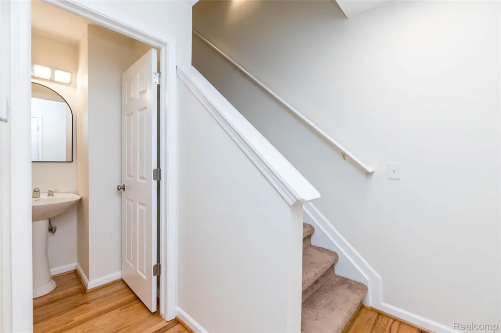 2723 Grayson Street Ferndale City, MI 48220