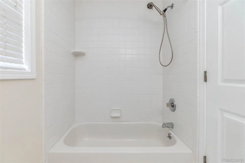 2723 Grayson Street Ferndale City, MI 48220
