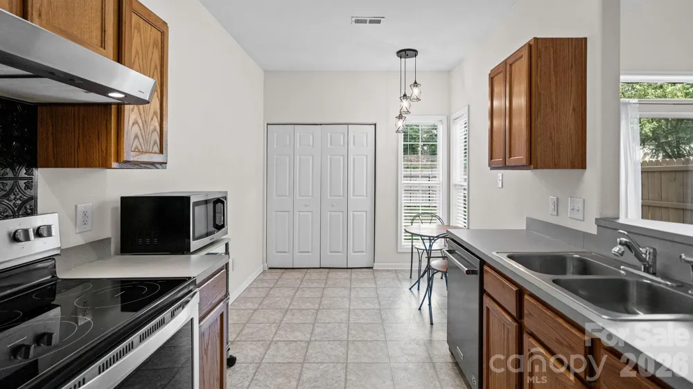 4313 Eaves Lane Charlotte, NC 28215