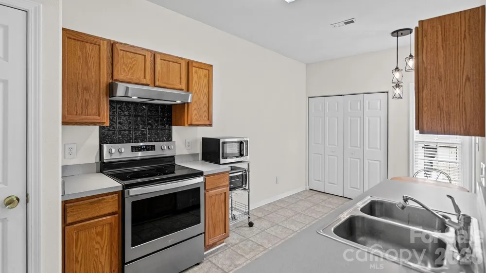 4313 Eaves Lane Charlotte, NC 28215