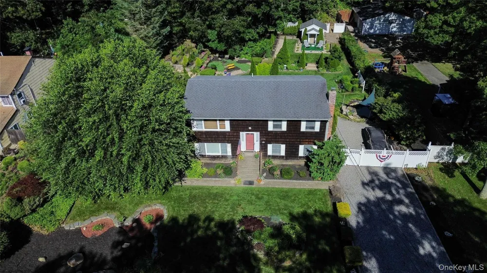 530 Boxwood Drive Shirley, NY 11967