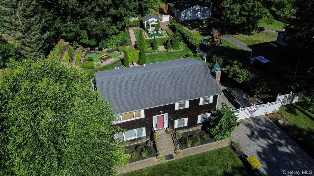 530 Boxwood Drive Shirley, NY 11967