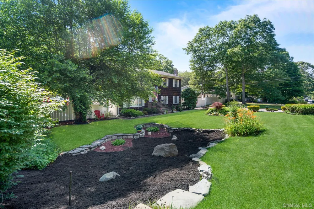 530 Boxwood Drive Shirley, NY 11967