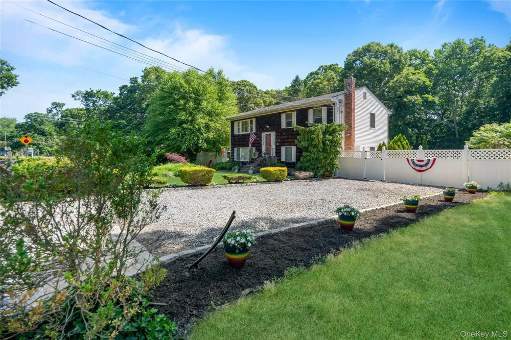 530 Boxwood Drive Shirley, NY 11967