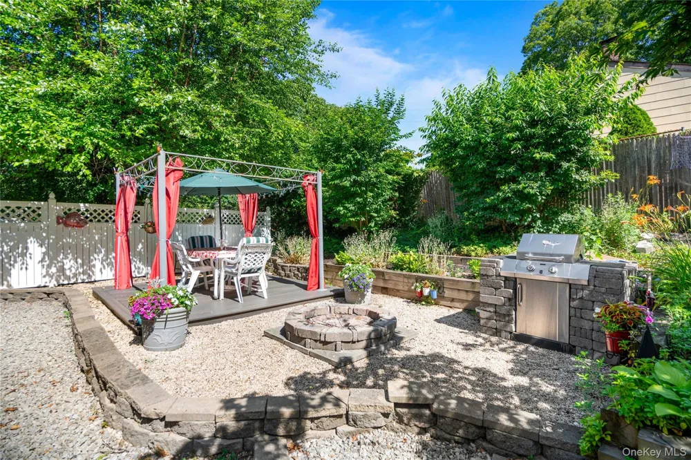 530 Boxwood Drive Shirley, NY 11967