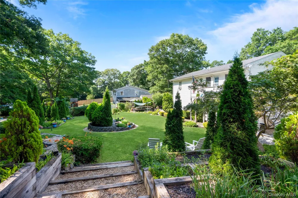 530 Boxwood Drive Shirley, NY 11967
