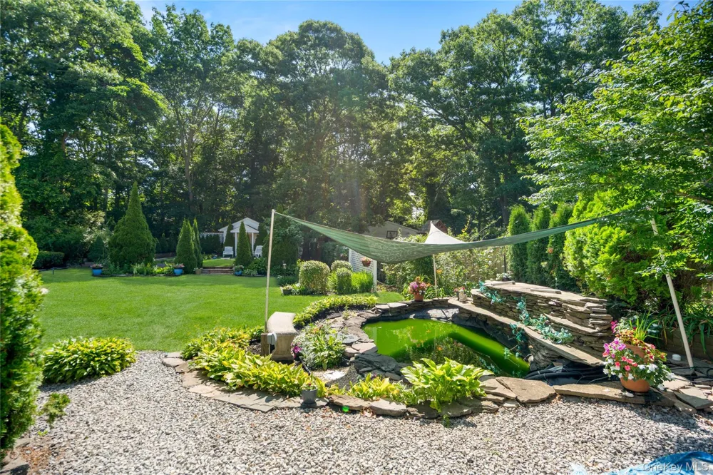 530 Boxwood Drive Shirley, NY 11967