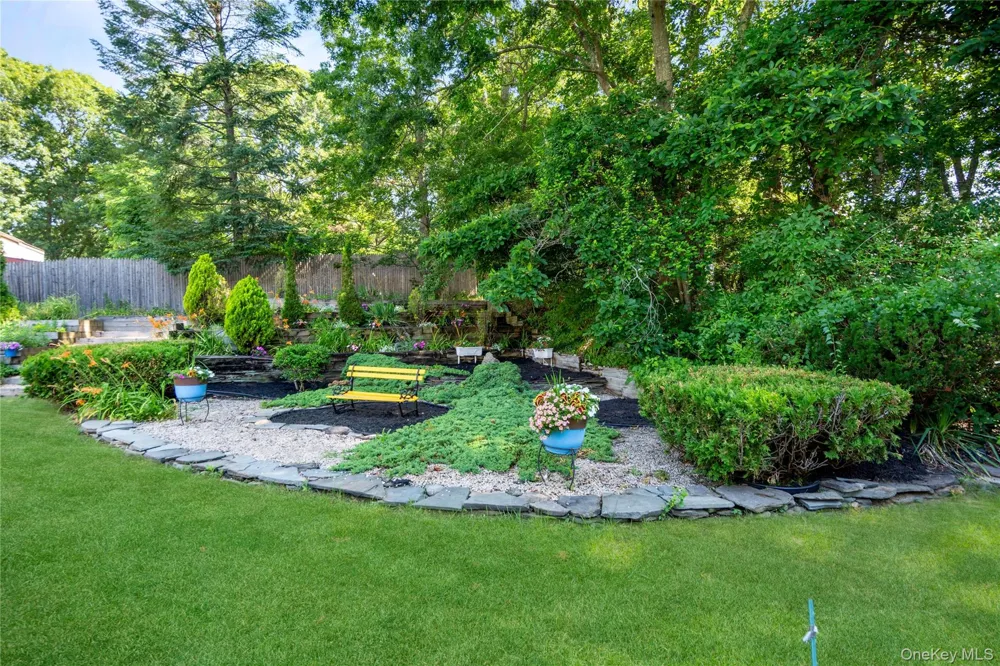 530 Boxwood Drive Shirley, NY 11967