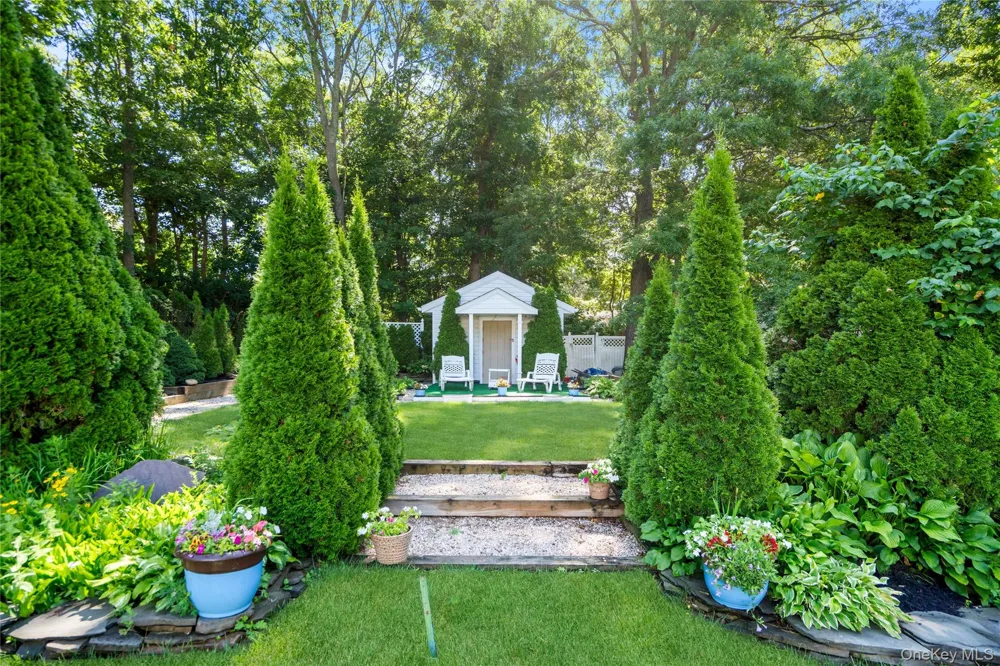 530 Boxwood Drive Shirley, NY 11967