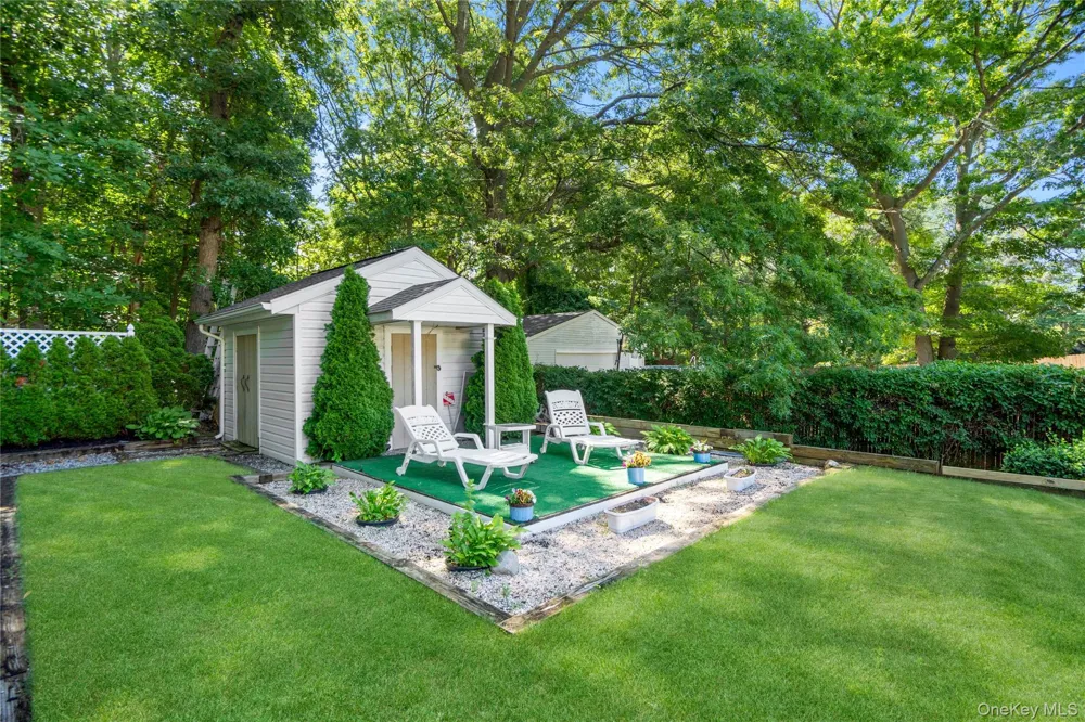 530 Boxwood Drive Shirley, NY 11967