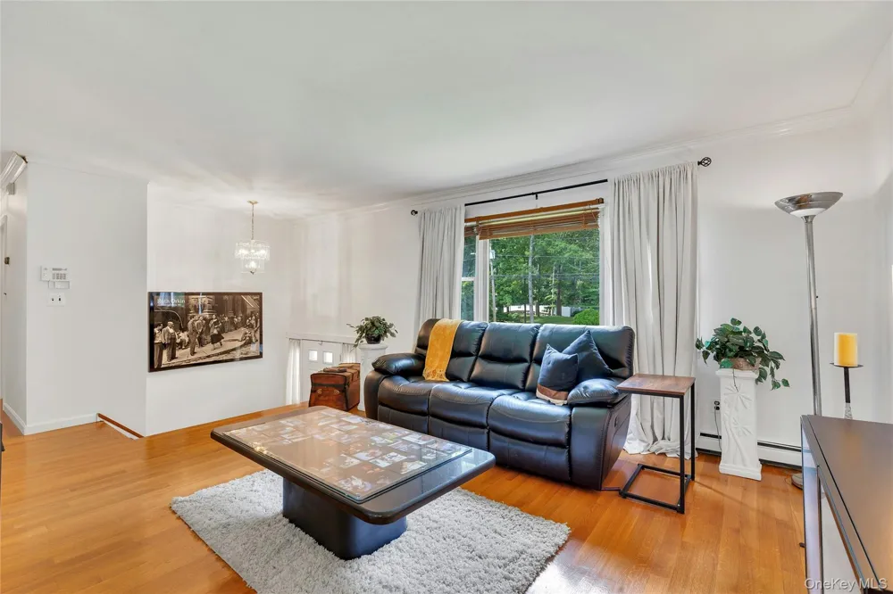 530 Boxwood Drive Shirley, NY 11967