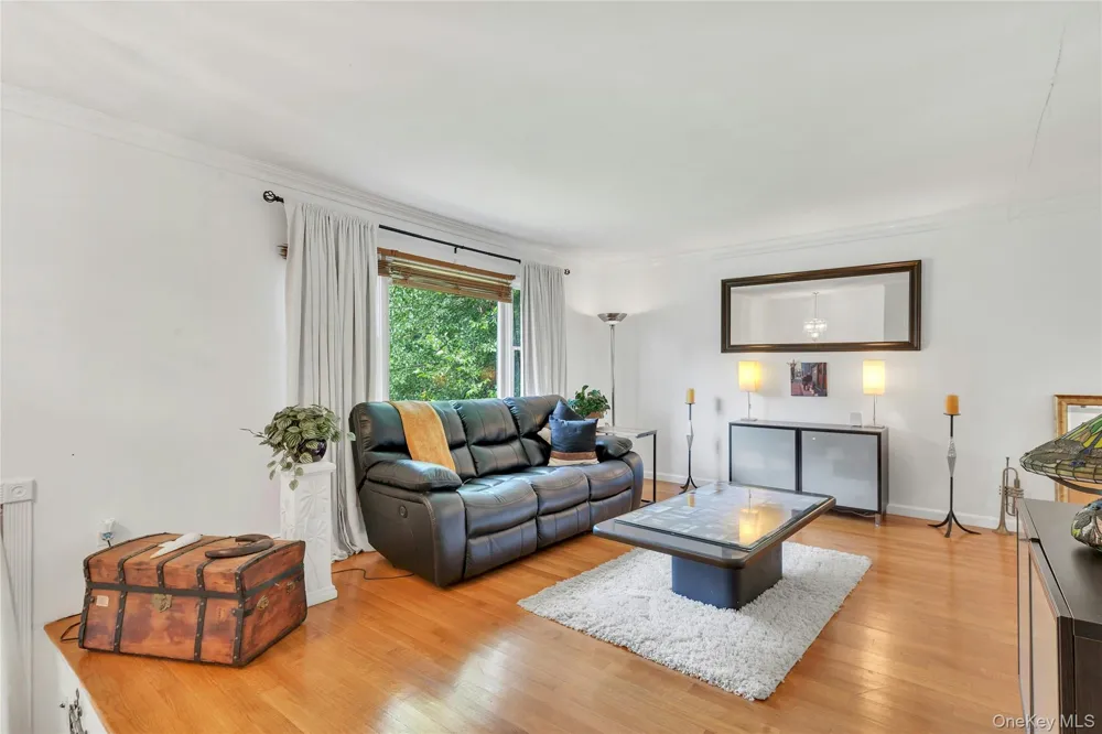 530 Boxwood Drive Shirley, NY 11967