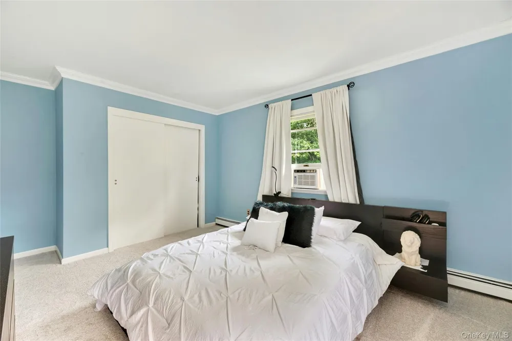 530 Boxwood Drive Shirley, NY 11967