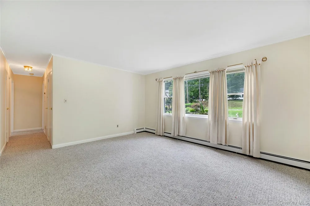 530 Boxwood Drive Shirley, NY 11967