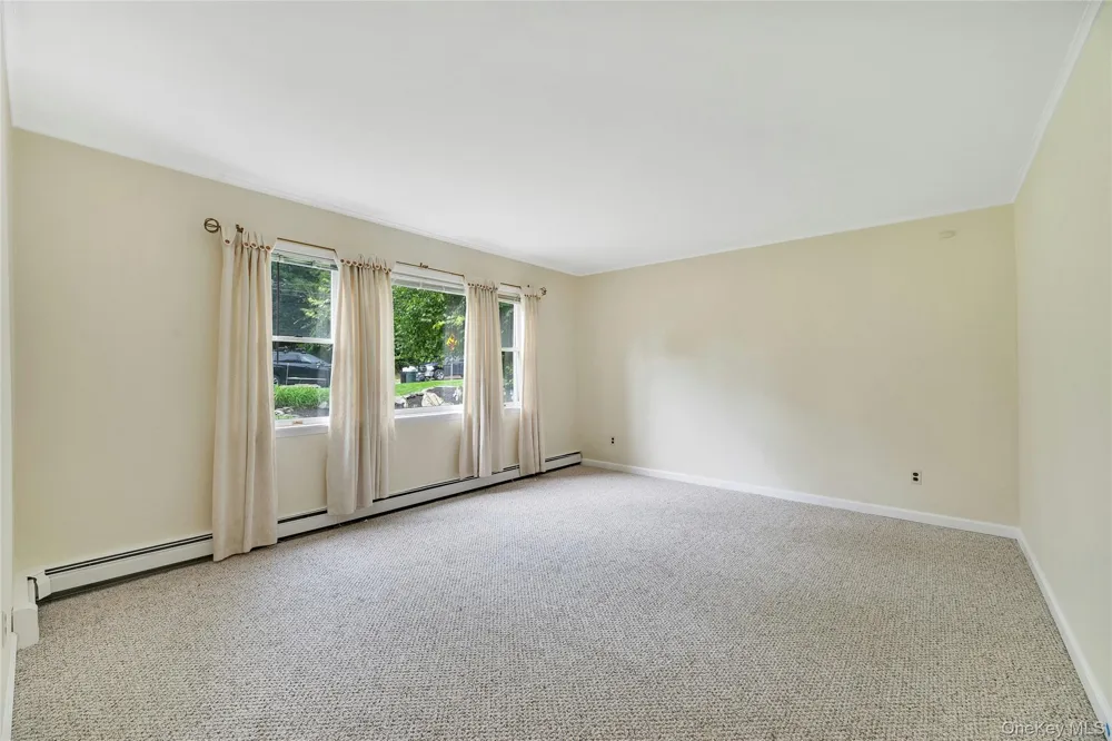 530 Boxwood Drive Shirley, NY 11967