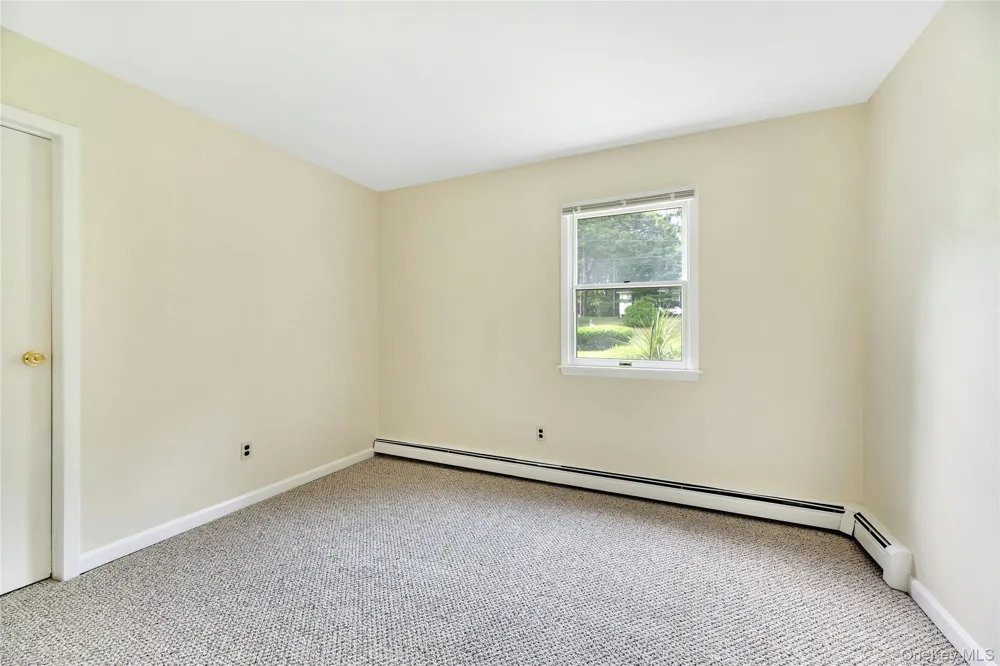 530 Boxwood Drive Shirley, NY 11967