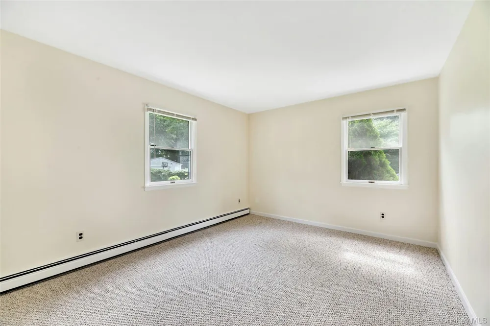530 Boxwood Drive Shirley, NY 11967