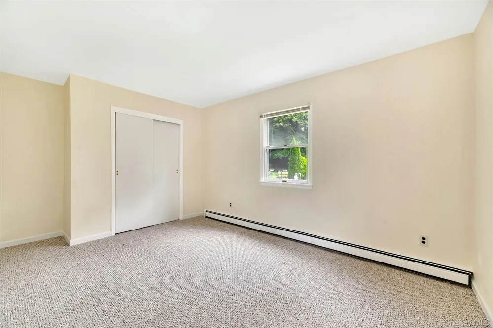 530 Boxwood Drive Shirley, NY 11967