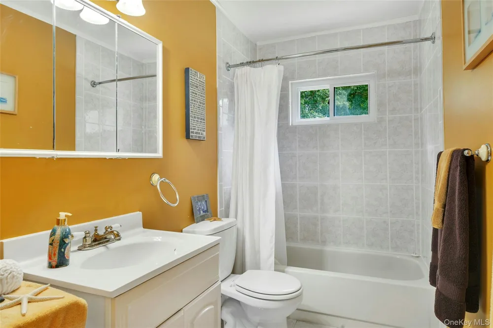 530 Boxwood Drive Shirley, NY 11967