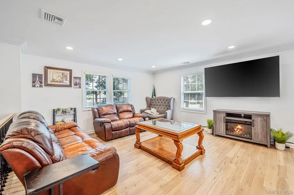5 Curtis Court Mastic, NY 11950