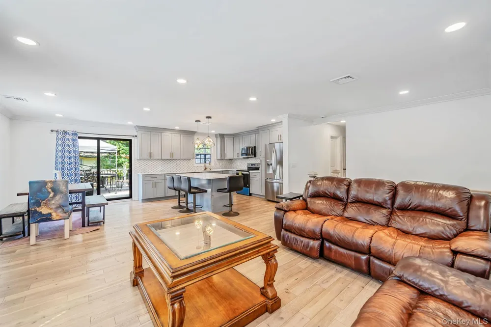 5 Curtis Court Mastic, NY 11950