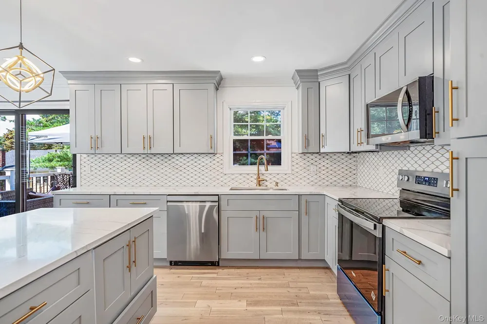 5 Curtis Court Mastic, NY 11950