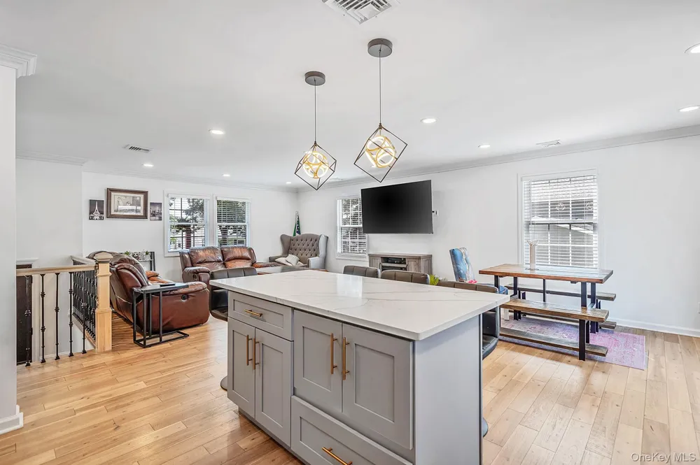 5 Curtis Court Mastic, NY 11950