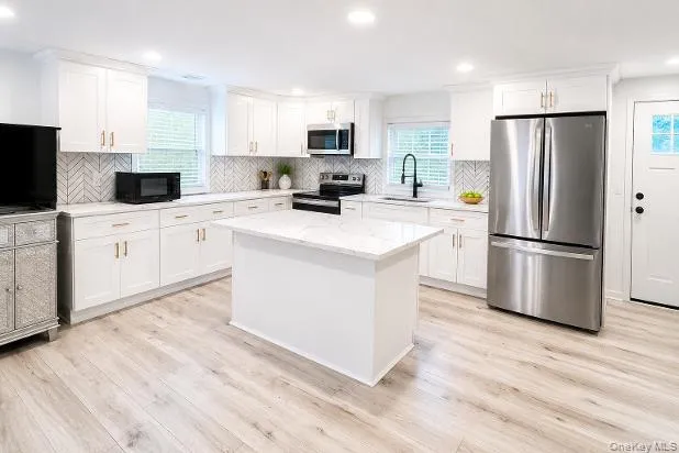 5 Curtis Court Mastic, NY 11950