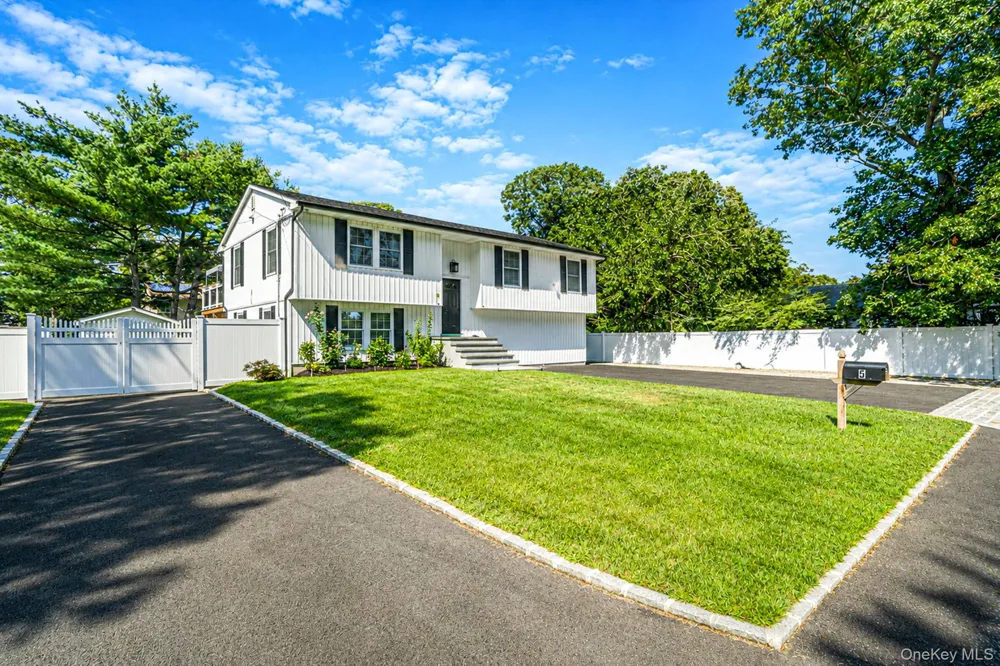5 Curtis Court Mastic, NY 11950