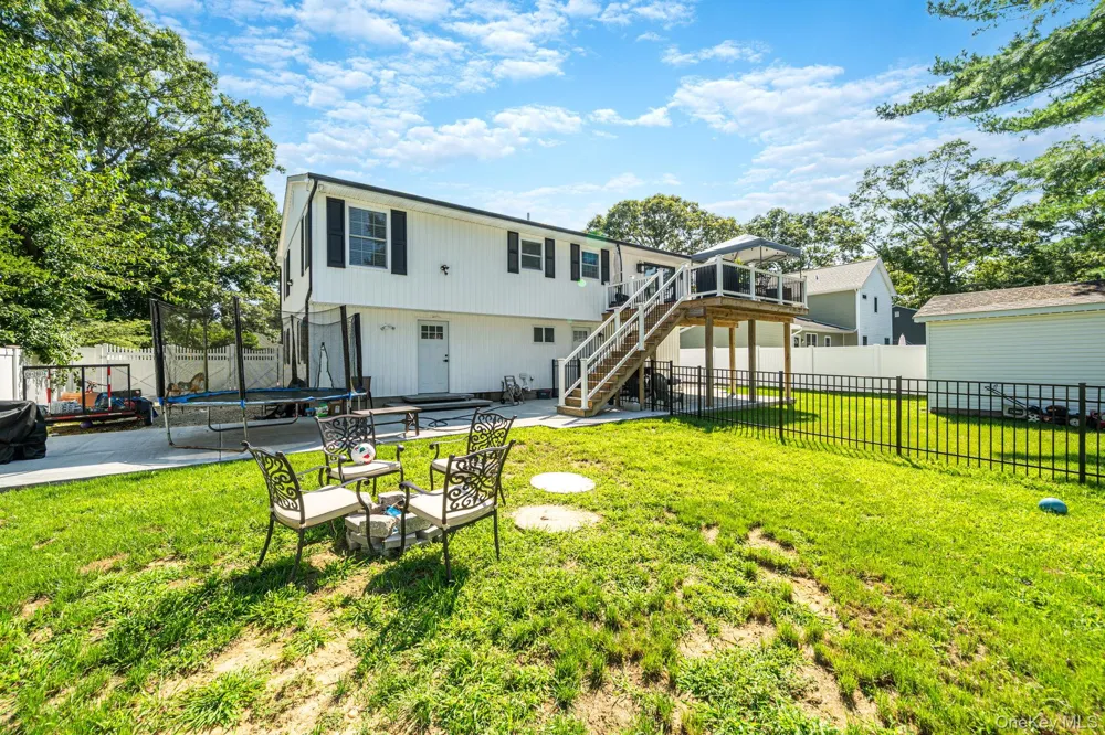 5 Curtis Court Mastic, NY 11950