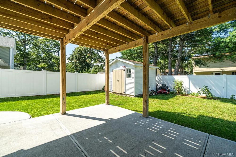 5 Curtis Court Mastic, NY 11950